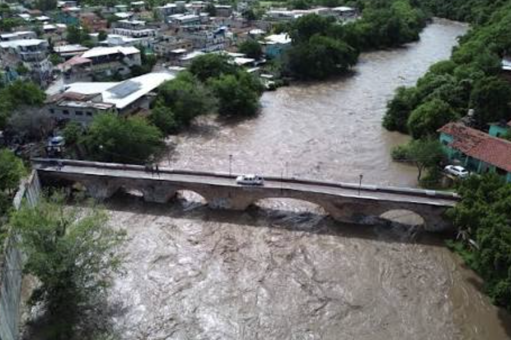 Río Carácuaro y Paisaje